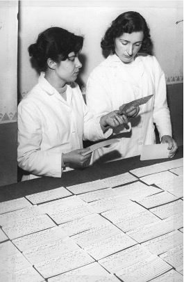 Livia Canestraro (L) and another punch card operator for the *Index Thomisticus*. Published in [Terras and Nyhan 2016](https://www.jstor.org/stable/10.5749/j.ctt1cn6thb.9)